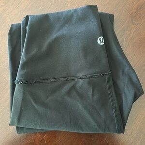 USED Lululemon Wunder Under Tight 25’ Minimal wear and distressing.